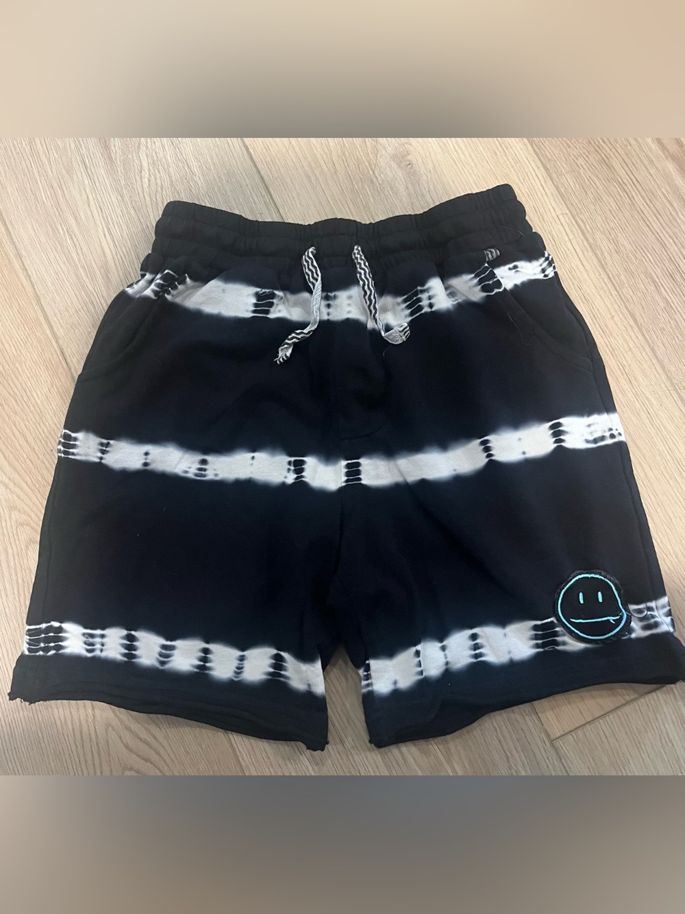 Feather 4 Arrow boys black and white tie dye shorts size 8